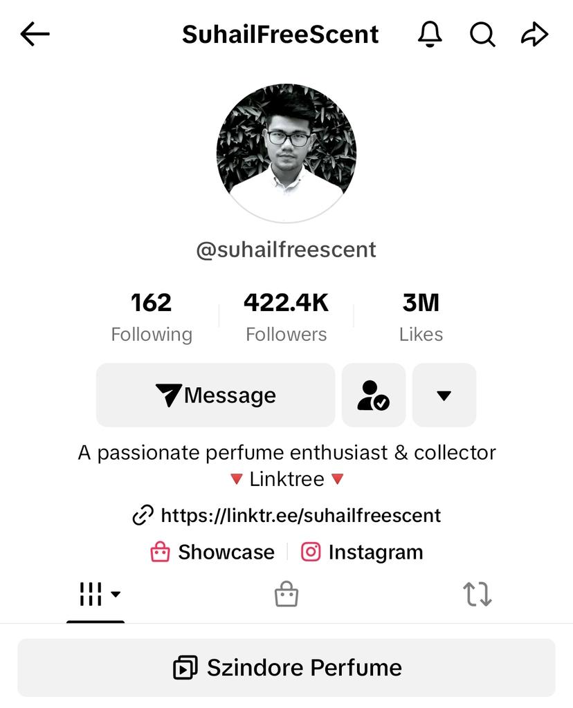 aidi_ezzhar's tweet photo. UMUR 29 TAHUN, JUALAN 8 ANGKA, 420 RIBU FOLLOWER DI TIKTOK, SPEND LEBIH DARI 700 RIBU UNTUK PERFUME.

Kalau bukak TikTok, rata rata mesti pernah nampak video beliau lalu lalang di feed. Tapi korang tahu tak siapa SuhailFreeScent ni?

THREAD https://t.co/5D6TkRL6Xw