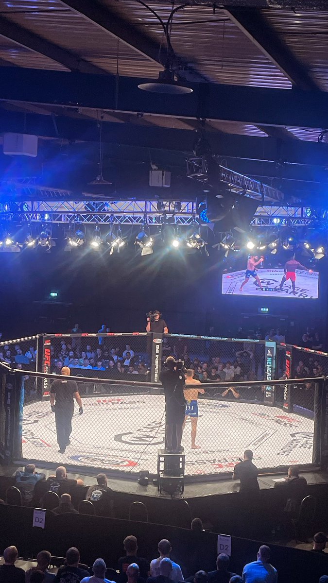 London &amp; Manchester, you were insane 🔥
two back to back fights &amp; CW’s biggest fight card ever 🙏🏼  so happy to be apart of the team!! 

See you in Glasgow in six weeks 🏴󠁧󠁢󠁳󠁣󠁴󠁿