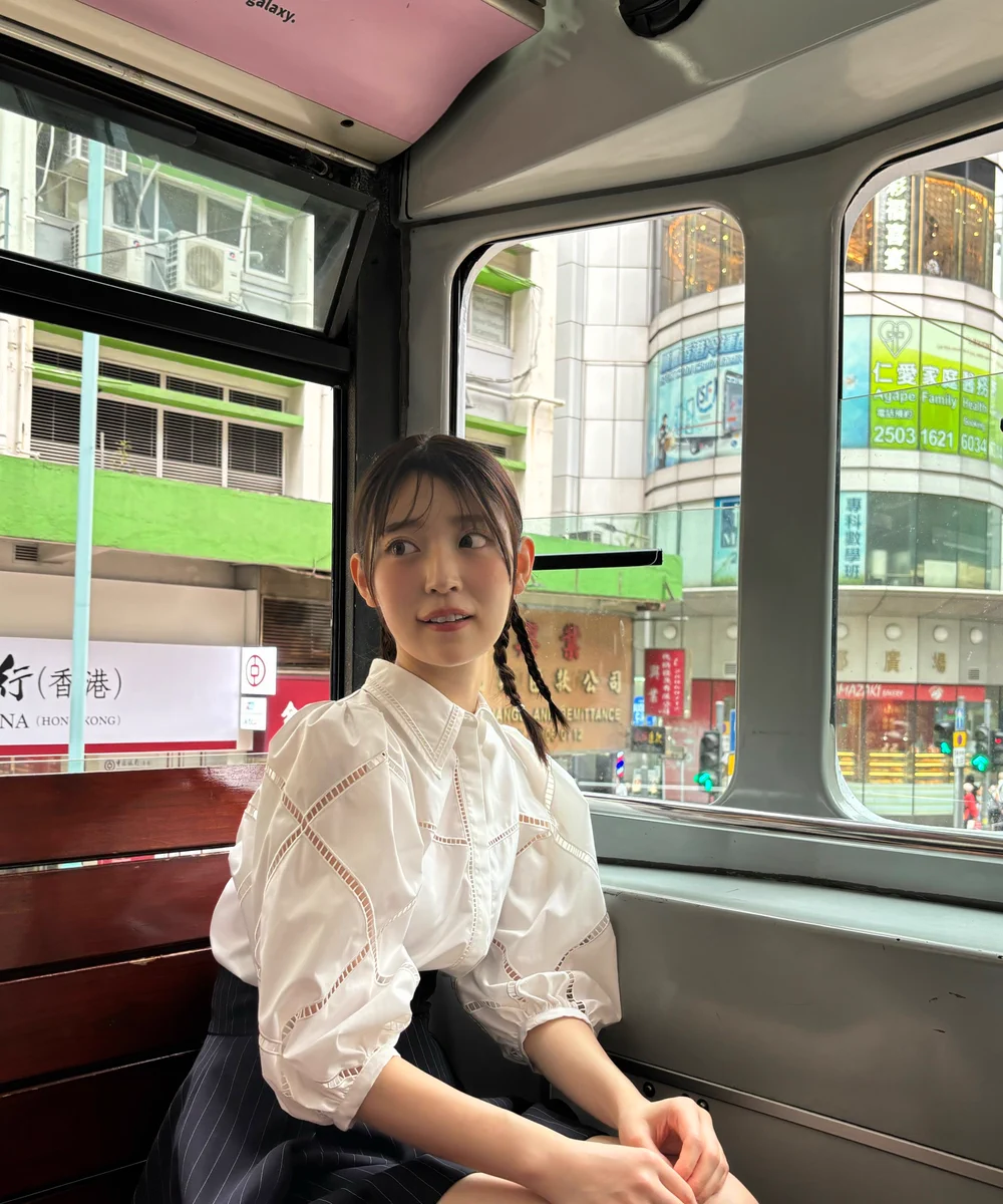 乃木坂46 阪口珠美1st写真集『青いバラ』【公式】大好評発売中