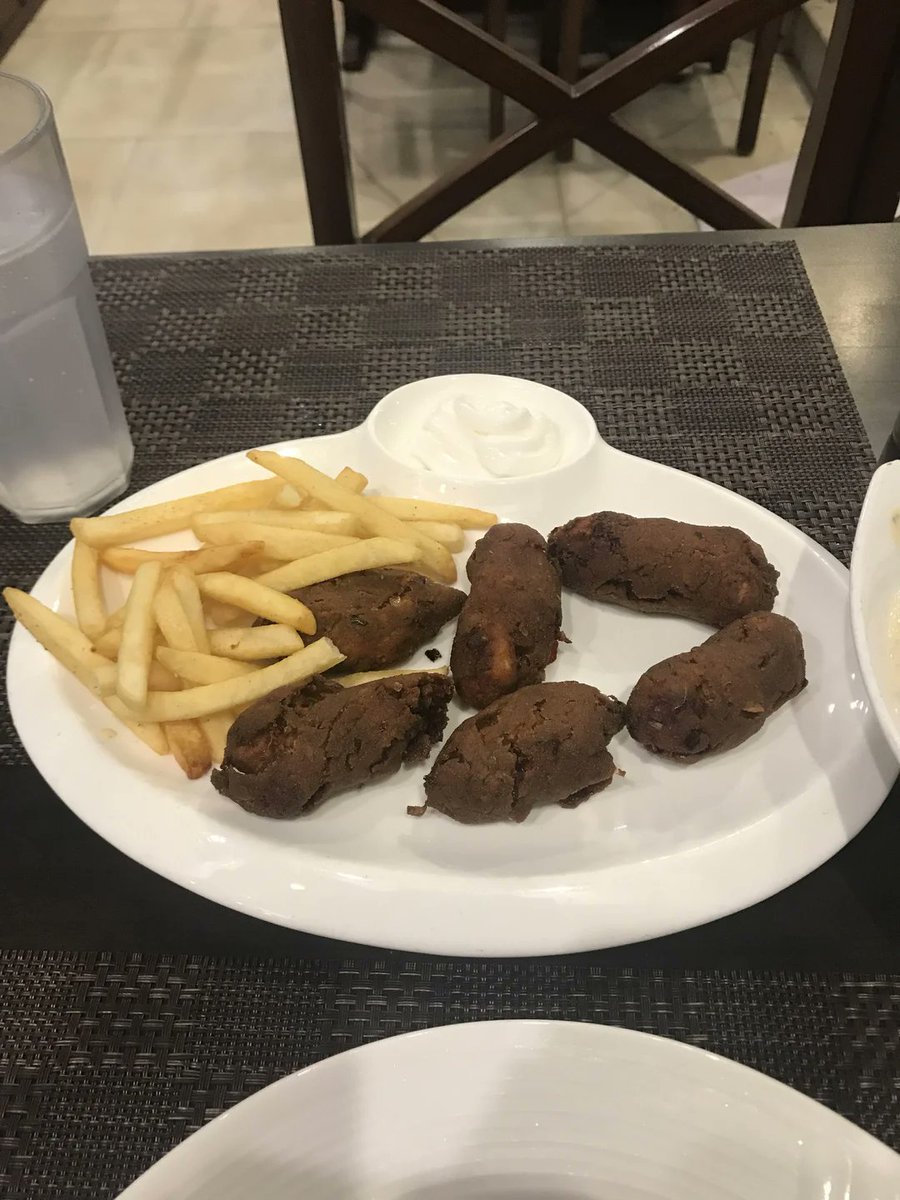memeboi4200's tweet photo. ''I’m an English man travelling India. Fancied some British food and ordered fish and chips… wow, what a sight this was'' https://t.co/L3cw5gb7EH