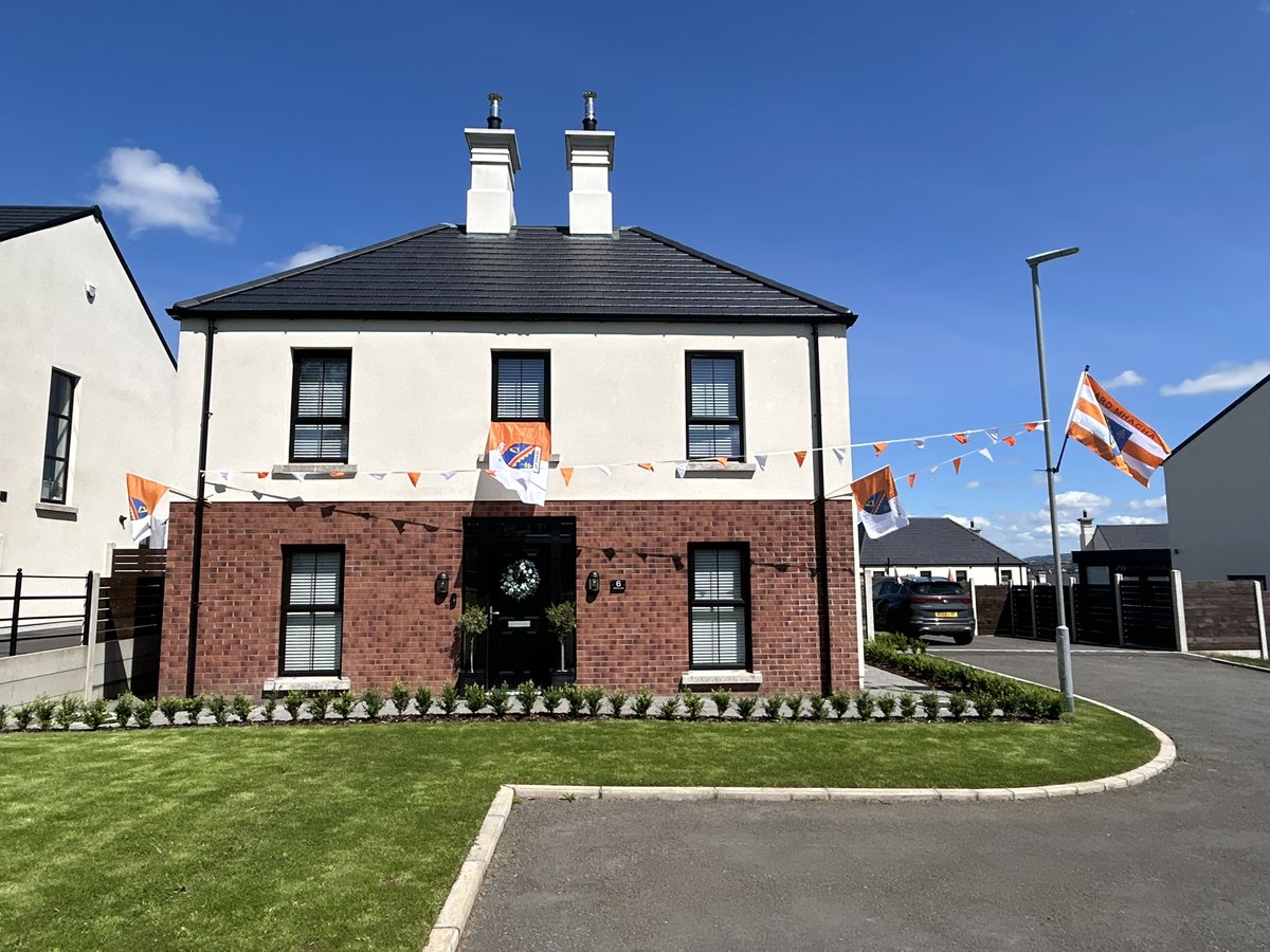 LizzyOBie's tweet photo. Desperately looking for two All Ireland Football Final tickets for Sunday! 🧡🤍 we have gone to a lot of games this year but unfortunately are not affiliated with a club. Will travel the length of the country to pick them up. Any help, muchly appreciated! #ArmaghAbú https://t.co/SGzO2yEuEA