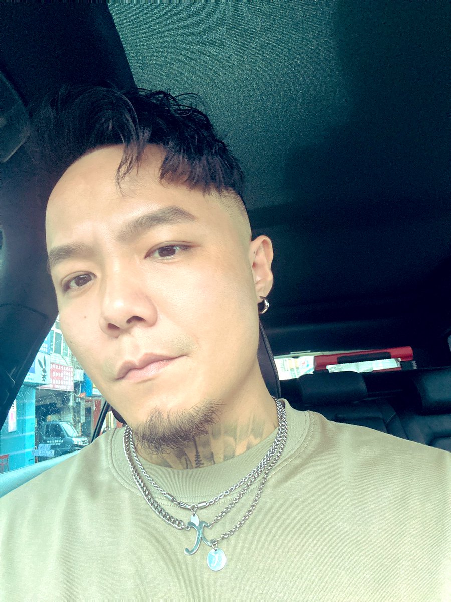 Jyellow619's tweet photo. 剛剛碰到許久未見的朋友！
說我越老越像原住民❗️
….. 我本來就是但不像而已😂😂 https://t.co/2fmP6N1zAg