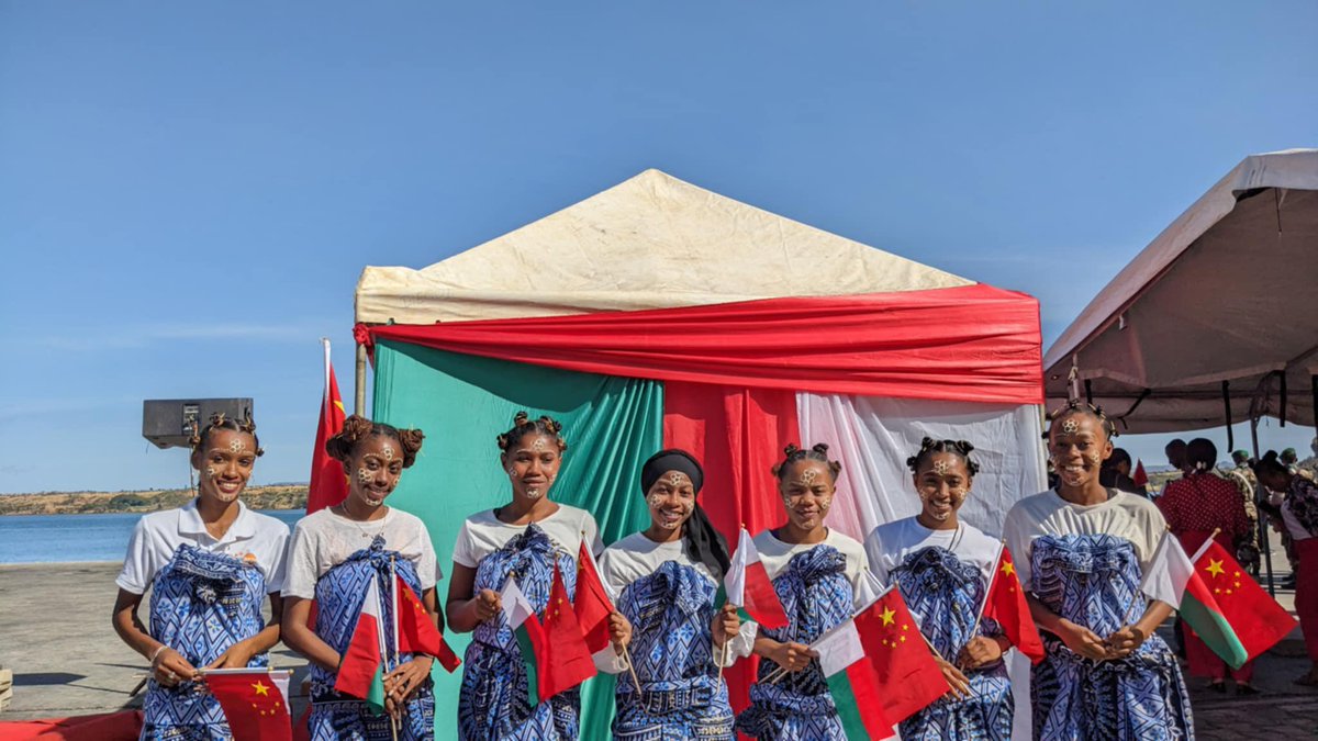 rafaravavitafi1's tweet photo. Faly miarahaba tongasoa ny sambo « Arche de la Paix » eto Antsiranana. Malagasy maro no hisitraka fitsaboana maimaimpoana mandritra ny herinandro. Mandroso ny fiaraha-miasa eo amin’i Madagasikara sy Sina. #missionharmony2024 #arkpeace https://t.co/n1HjUvaxdj