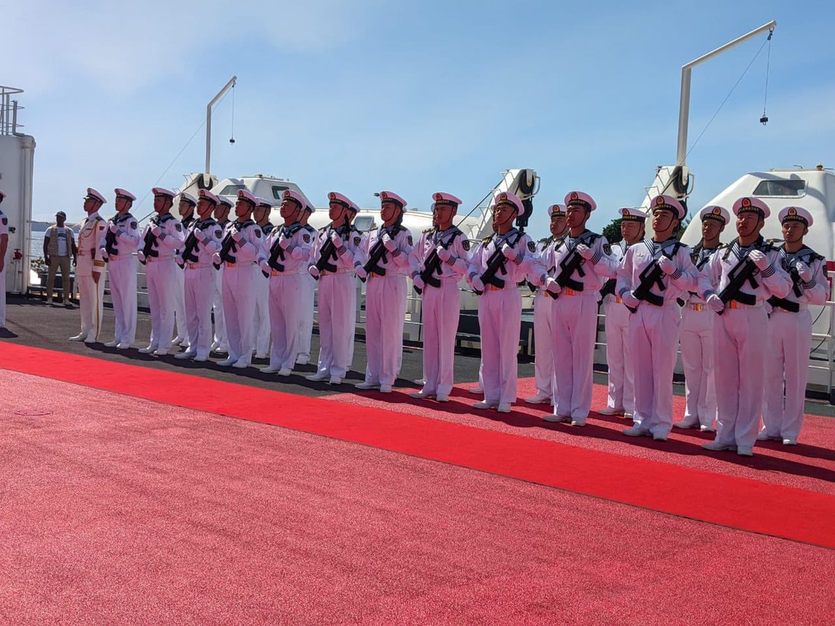 rafaravavitafi1's tweet photo. Faly miarahaba tongasoa ny sambo « Arche de la Paix » eto Antsiranana. Malagasy maro no hisitraka fitsaboana maimaimpoana mandritra ny herinandro. Mandroso ny fiaraha-miasa eo amin’i Madagasikara sy Sina. #missionharmony2024 #arkpeace https://t.co/n1HjUvaxdj
