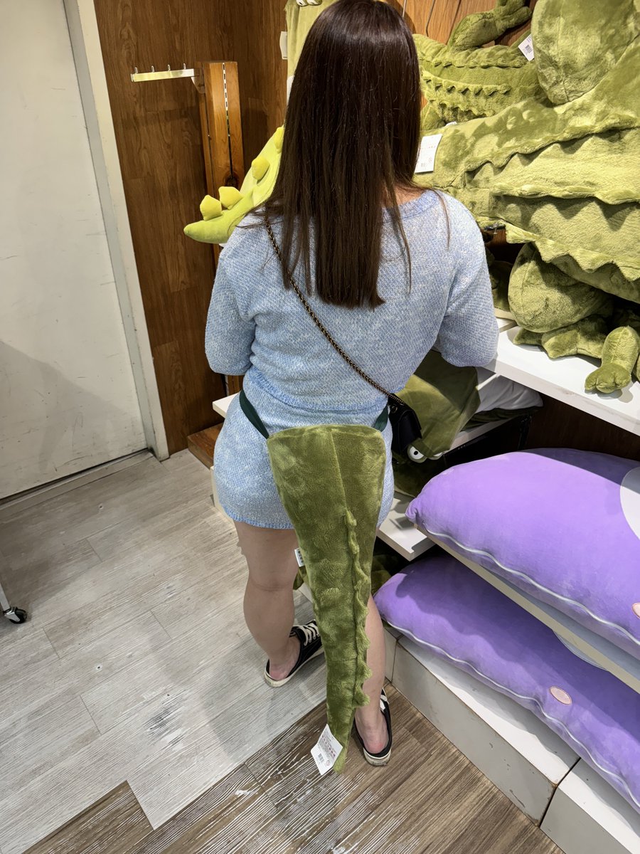 KellyandShawn's tweet photo. 狐狸尾巴、兔子🐰尾巴很常見
有看過鱷魚🐊尾巴嗎？
🤣🤣🤣🤣 https://t.co/egWnroL37D