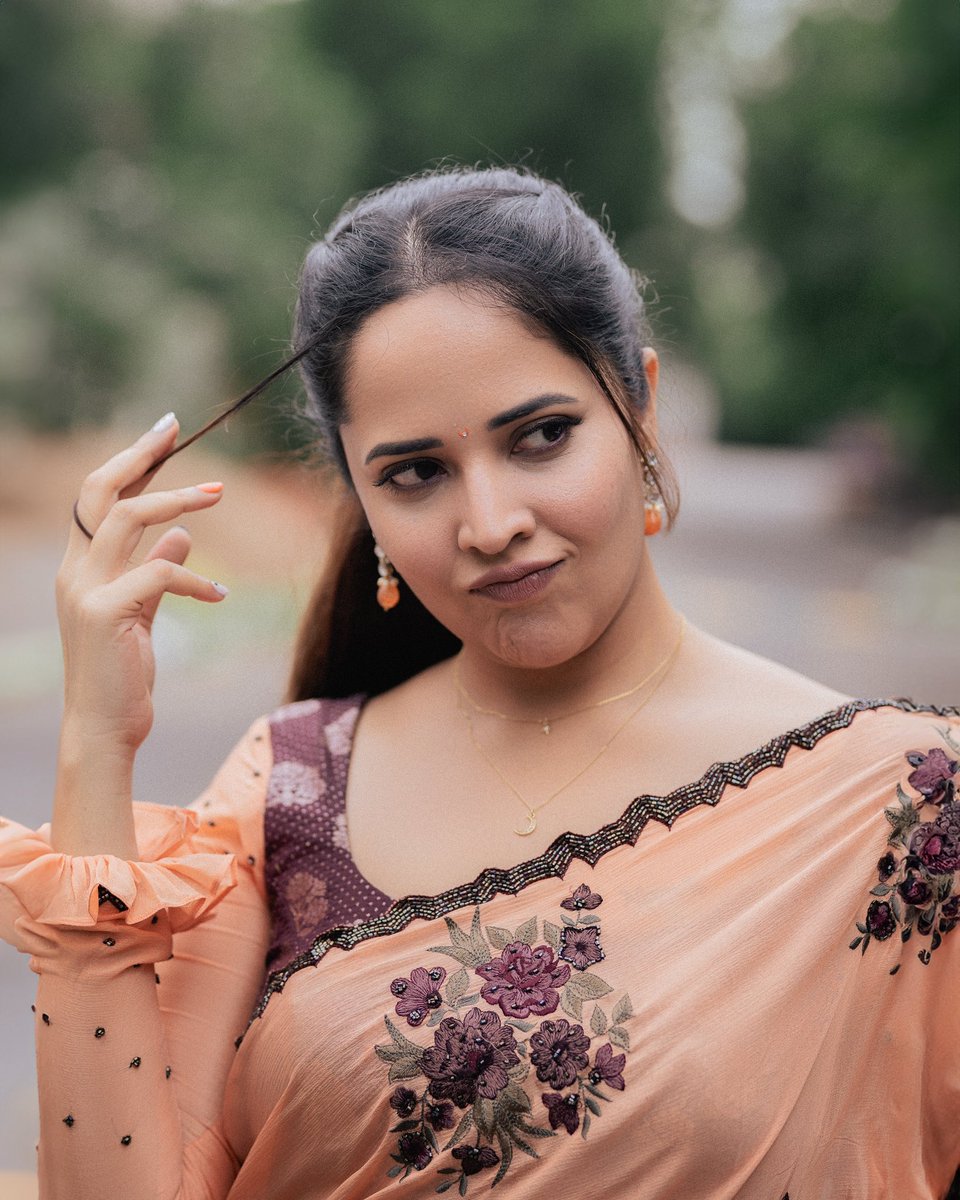 anusuyakhasba's tweet photo. Your greatest strength is your realness, the kind that makes fake people uncomfortable, the chauvinists twitch, and the authentic inspired. #StayYouBeYou
Also!! How was #SimbaaTrailer ?? https://t.co/MU4pZGmiZU