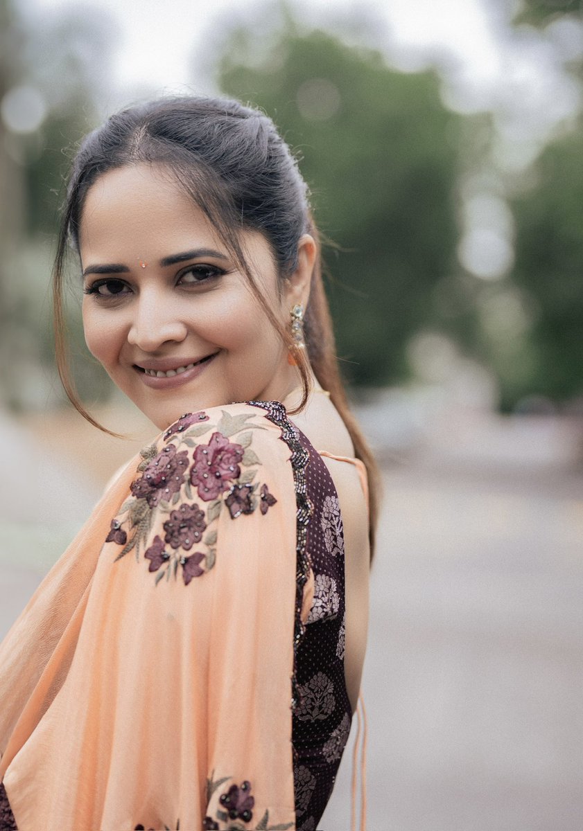 anusuyakhasba's tweet photo. Your greatest strength is your realness, the kind that makes fake people uncomfortable, the chauvinists twitch, and the authentic inspired. #StayYouBeYou
Also!! How was #SimbaaTrailer ?? https://t.co/MU4pZGmiZU