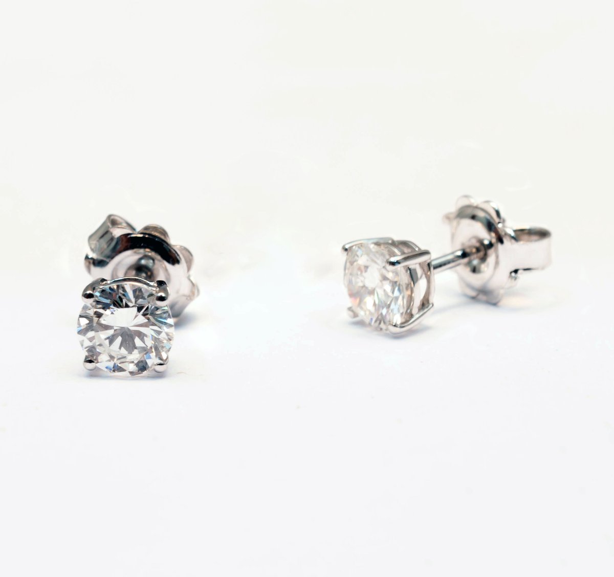 jordanjoyeros's tweet photo. Viste tus dormilones para fiestas.
#JordanJoyeros #diseñadores #joyería #fabricantes #gemólogos #pendientes #earrings #oroblanco #whitegold #diamantes #diamonds #dormilon #dormilones #topaciolondonblue #londonbluetopaz #quitaypon #diseñamosparati
https://t.co/xoyTZvEGUP https://t.co/xOM6aewESx
