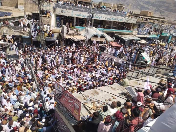 Noorullah_PTM's tweet photo. جنوبي وزيرستان واڼا کي نن اولسي امن پاڅون.
ټول پښتانه په خپله خاوره امن غواړي.
#يولسم_اکتوبر_پښتنو_قامي_عدالت https://t.co/ewptTs7Gg7