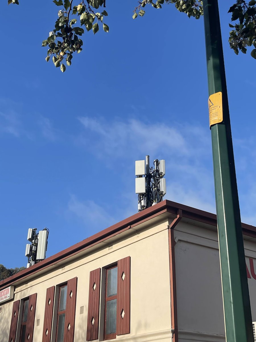 je_au's tweet photo. This is new to me - two carriers adding 5G NR3500 to a site has increased RF emissions to the point where nearby light poles need hazard warnings on them https://t.co/7ac4pAGxP8