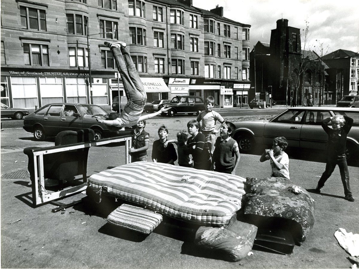LostGlasgow's tweet photo. After the medal ceremony, they no doubt retired to Jaconelli's, over the road, for well-earned pokey hats, or, more likely, up a nearby close for a fly fag. https://t.co/lHqlMNRlql