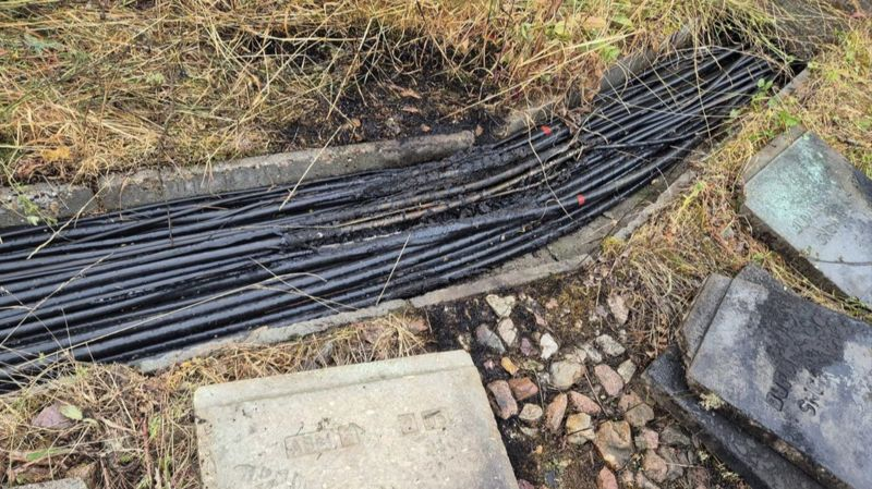 BPINewsOrg's tweet image. SNCF President Jean-Pierre Farandou explains meticulous repairs needed after arson attacks on France's high-speed rail network. Fires damaged fibre-optic cables, requiring manual repairs by hundreds of workers. #SNCF #France #RailNetwork #ArsonAttack #Olympics2024