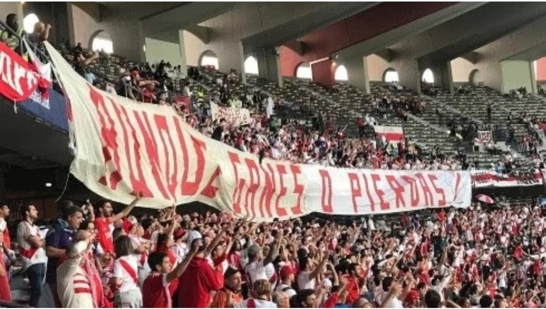 No nos dejemos confundir. A los de Casa no los insulto aunque sus errores me estuvieran perjudicando.
Si nos gusta reconocerlos como propios en la buena, al menos respeto en la mala. 
La identidad q nos enorgullece también es salir a bancarla con dignidad. No solo cuando ganamos.