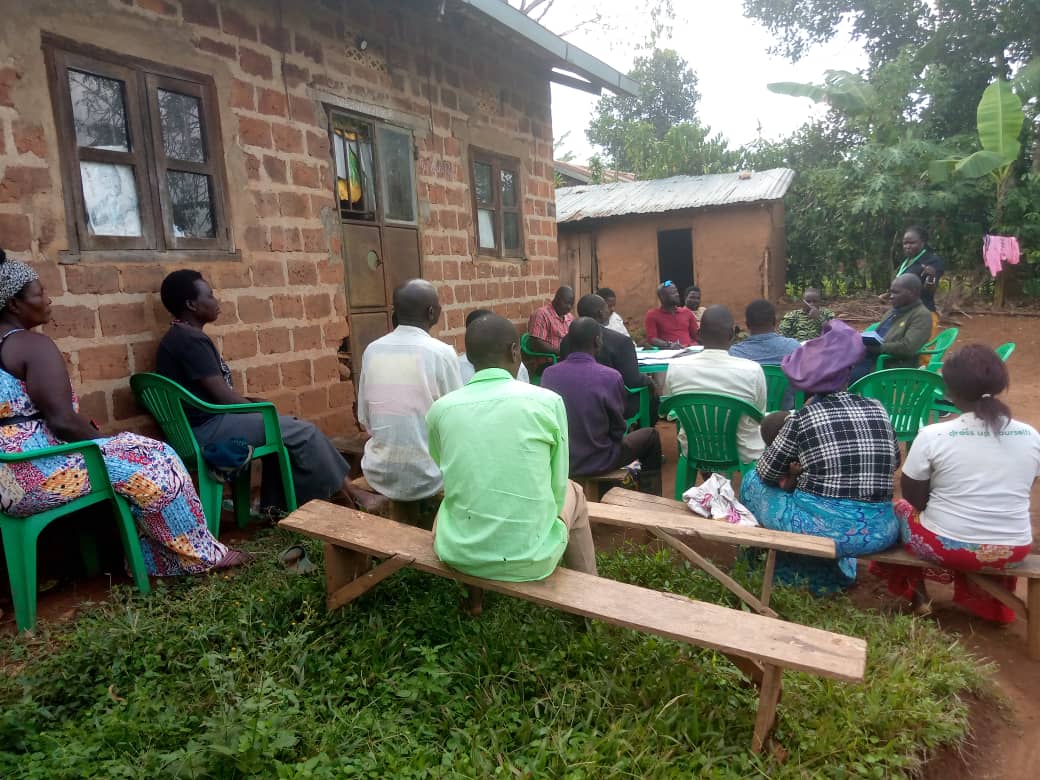 ForestryMgt_MWE's tweet photo. Conserve for Future Sustainable Development Association (COFSDA) CFM in Mabira and Golomolo agroforestry Farmers association in Kizinkuna CFR, Zirimiti Sector held a meeting with Volkswagen representatives from Germany. #Forestchat #Treechat #NFAworks https://t.co/IHseqoE8rI