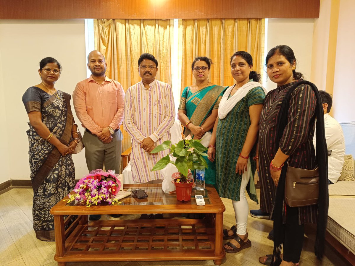 oneabbsr's tweet photo. The Odisha Nursing Employees Association paid a courtesy visit and expressed heartfelt gratitude to our Hon'ble Minister Sir @HFWOdisha & Commissioner -Cum-Secretary Madam #HFWDepartment and #DirectorofNursing Sir on being pleased about the regularisation of 1022 Inducted Nursing Officers and fixation of seniority of #seniorNursingOfficers.The transparent decision of the Government taken for regularisation of contractual service has increased the enthusiasm of Nursing Officers in the State and encouraged them to work dedicatedly in the work field.

The dedicated work of higher authority and other officials in the Administrative Department @HFWOdisha and #DirectorateofNursing is highly commendable and all #NursingOfficers are grateful to our Hon'ble #HealthMinister Sir for his kindhearted decision.
@PMOIndia Shri.@narendramodi Ji @CMO_Odisha Shri.@MohanMOdisha
Dr. @MahalingMukesh 
@SecyChief @KVSinghDeo1 #OdishaCares #Odisha #OGCEA #ONEA #media #news