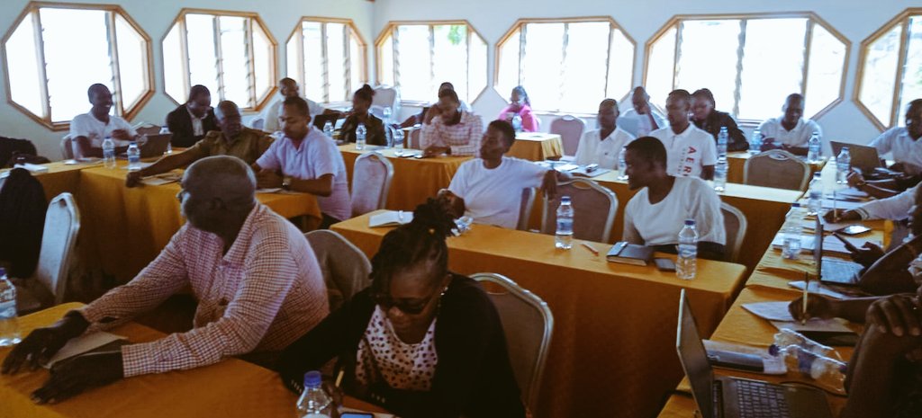 RHARK7's tweet photo. Joined County&amp; non state actors for validation meeting for review &amp; eventual operationalization of the Siaya County Policy for the prevention &amp; response to #SGBV @of_siaya @SiayaNetwork @MeTAKenya2018 @udi_initiative @Tembeayouth @SiayaAlliance @TICAH_KE @MotionTrackerKE https://t.co/p2VBZmNpOT