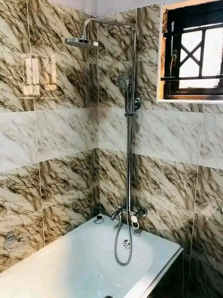 PropaEstates's tweet photo. K1,800 | 1 bedroomed modern cottage with fixtures and fittings in Meanwood Ndeke few meters from tarred road. 

Contact 0971090735 https://t.co/dkEumPC8qv