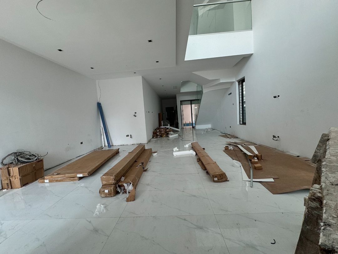 Propertylagos1's tweet photo. Beautifully finished 5 bedroom detached house with 1 BQ
Location: Lekki Phase 1

Title: Governor’s consent
Features:
Brand new
24hours Access control
Clean water
Fitted kitchen
Ample parking space
Security and surveillance control
Swimming pool
Cinema
Study

Price: 750M Naira https://t.co/5tzoEA8al0