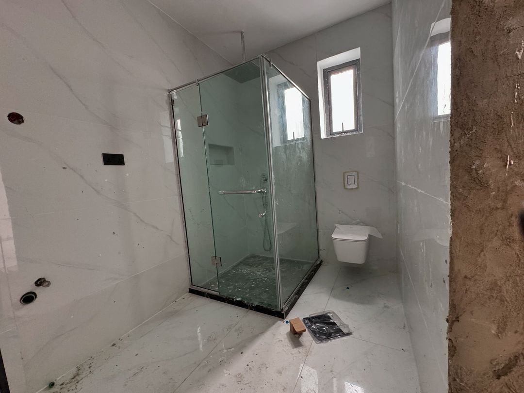 Propertylagos1's tweet photo. Beautifully finished 5 bedroom detached house with 1 BQ
Location: Lekki Phase 1

Title: Governor’s consent
Features:
Brand new
24hours Access control
Clean water
Fitted kitchen
Ample parking space
Security and surveillance control
Swimming pool
Cinema
Study

Price: 750M Naira https://t.co/5tzoEA8al0