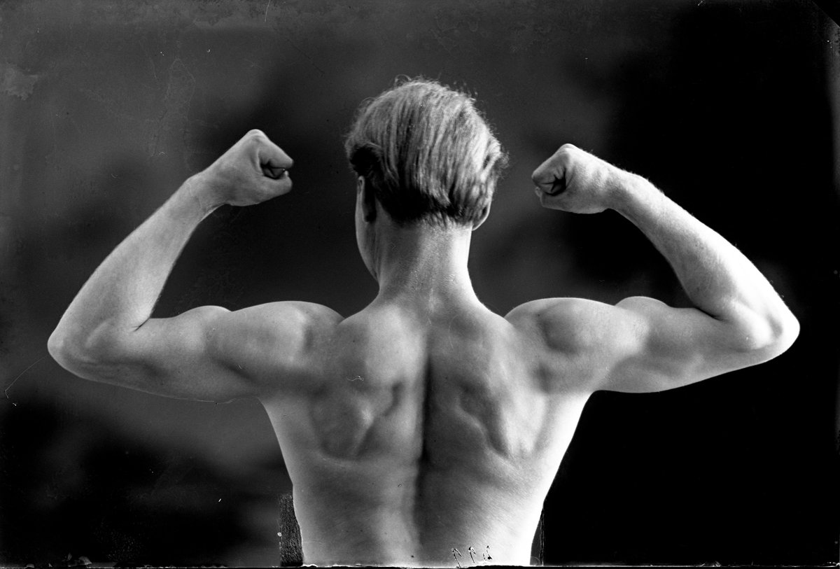 Ātrāk, augstāk, spēcīgāk! 🏆
Šīs #nedēļaspriekšmets - sveiciens olimpiešiem! Foto - Strenču fotodarbnīcas kolekcija, 1920. - 1930. gadi
Vairāk lasi: ej.uz/gb7g