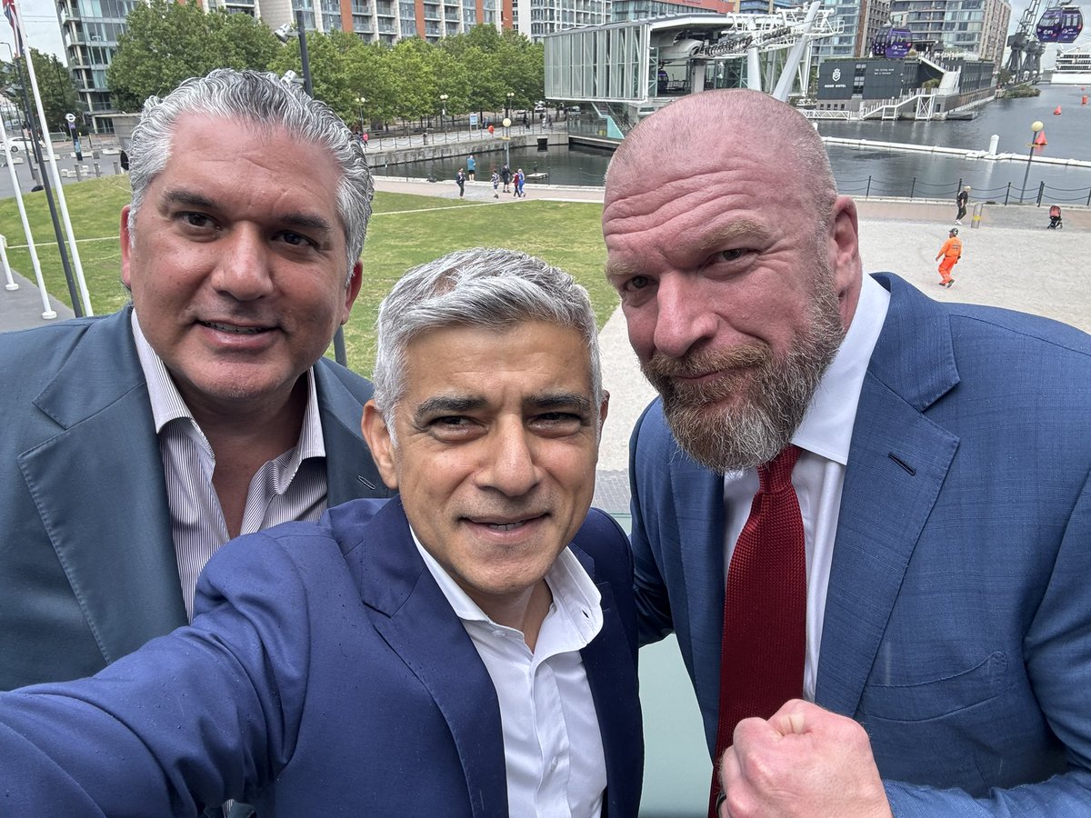 TripleH's tweet image. Great conversation with @MayorofLondon @SadiqKhan to discuss the possibility of bringing #WrestleMania to London. 

Things are off to an exciting start…