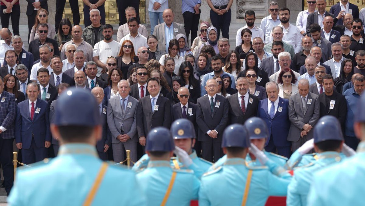 Tedavi gördüğü hastanede hayatını kaybeden Devlet Eski Bakanı Salih Sümer için Türkiye Büyük Millet Meclisi'nde düzenlenen cenaze törenine katıldım.

Merhuma Allah'tan rahmet; ailesi ve yakınlarına başsağlığı diliyorum.