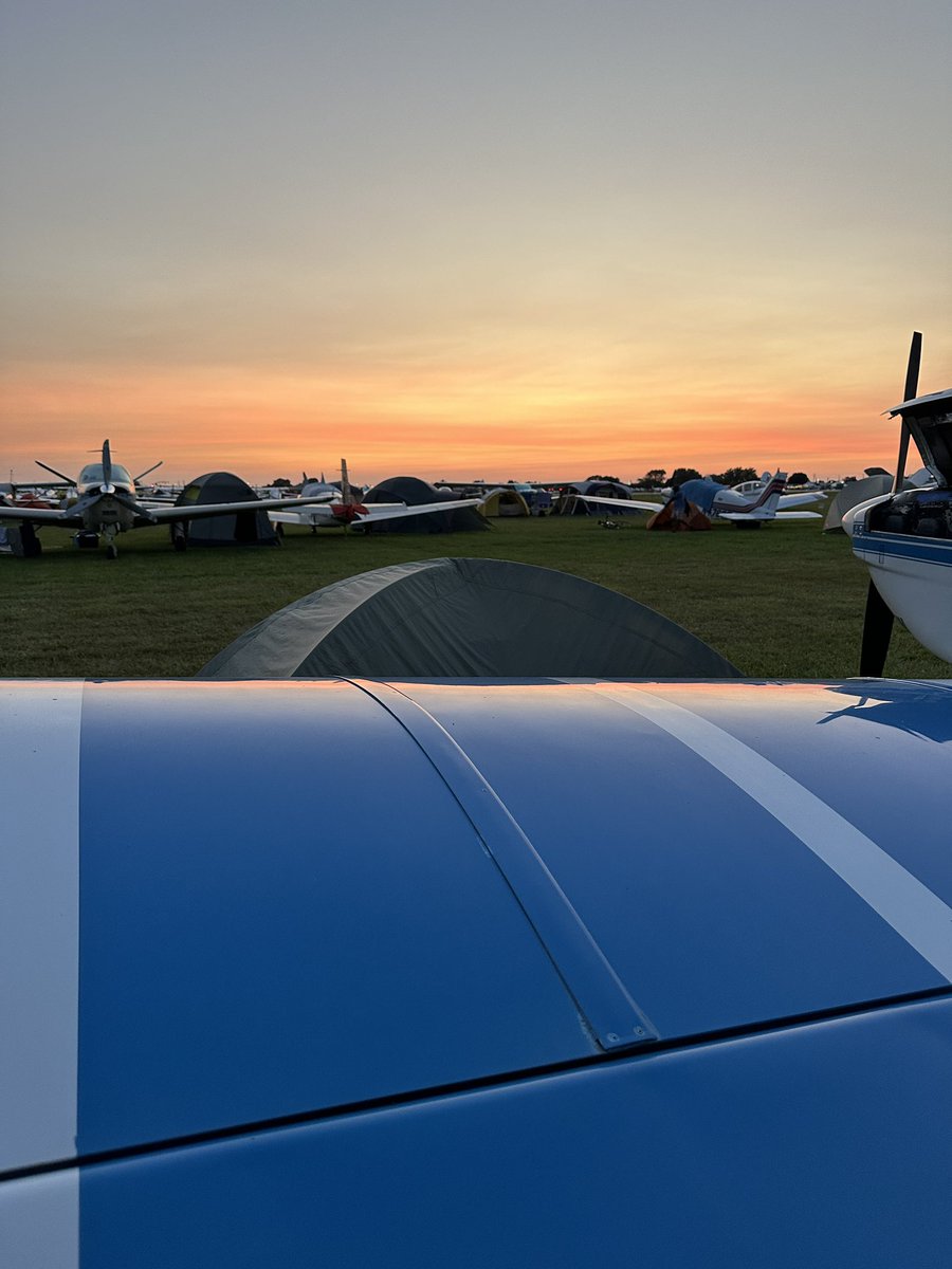 julieinthesky's tweet photo. For #FlyingFunFriday we have to tag #OSH24 as the “funnest” place to fly this week, every year. https://t.co/Lhhezv3OpI