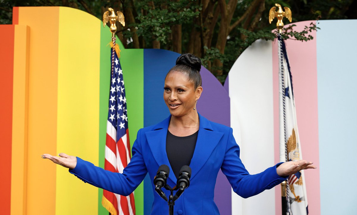 Pop Crave tweet media