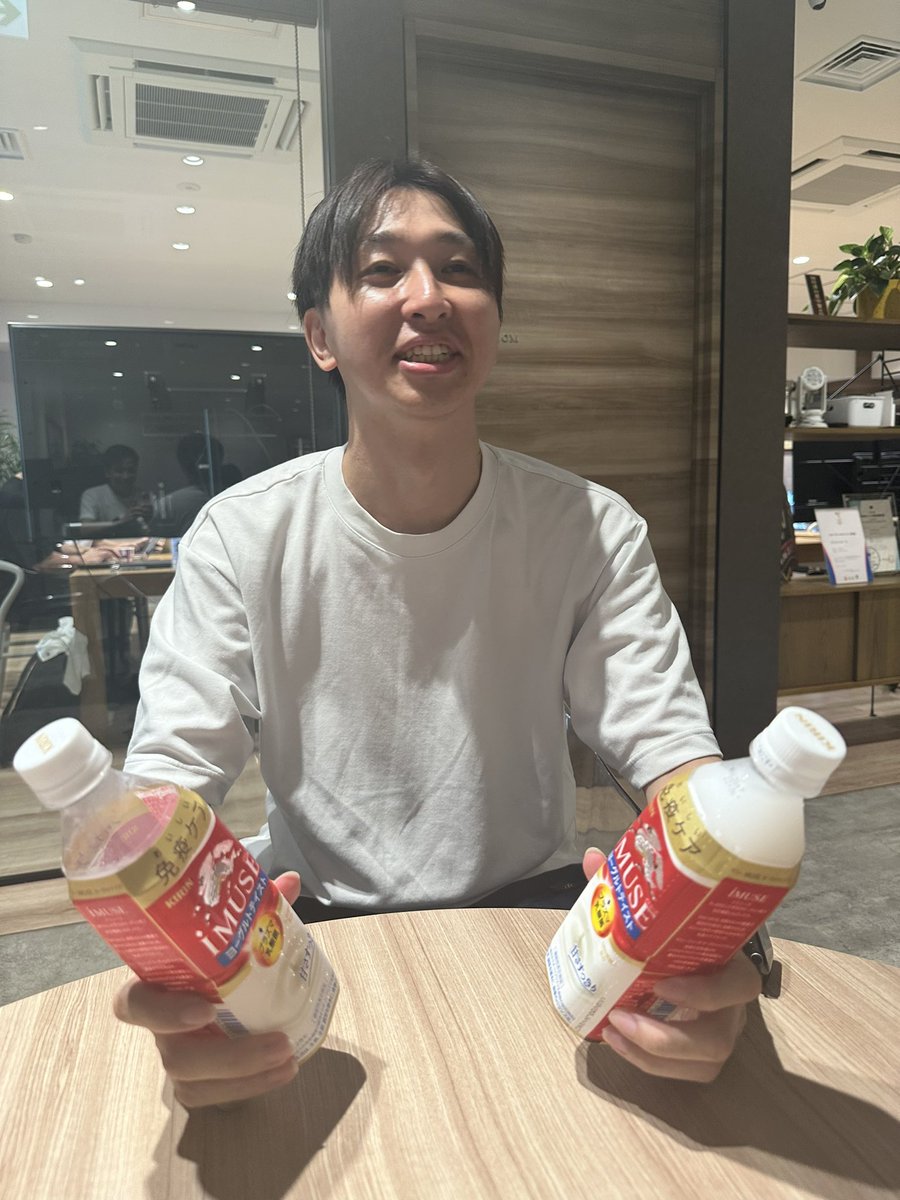 raba_8755's tweet photo. ドリンク買っていたのを忘れる堀さん　
奢ってあげると言いながら気づいたら会計終わらせてた堀さん
本社でオフィスに入れてもらえない堀さん
ついに中央林間に来てくださった堀さん

沢山の堀さんでした
学びしかありません https://t.co/f5eb6KmD9t