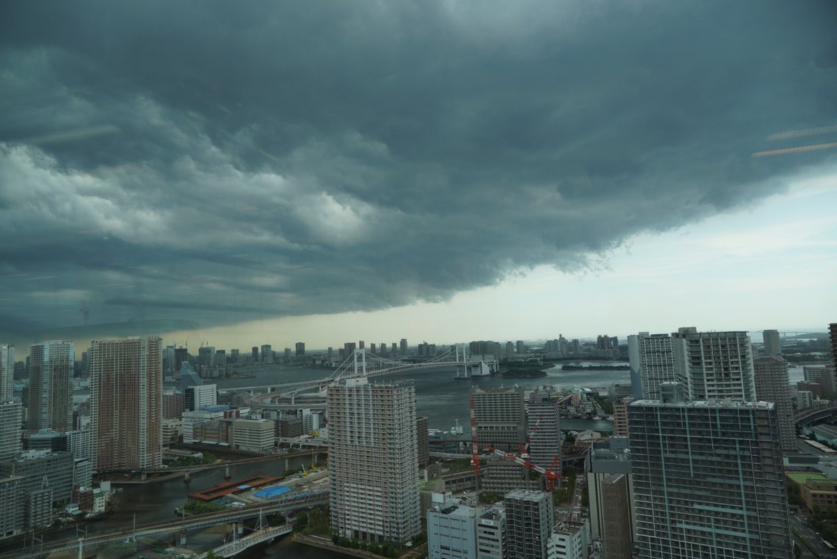HIDEO_KOJIMA_EN's tweet photo. After I saw this cloud the other day, it made me want to rewatch “V,” so I bought the DVD. https://t.co/5K6QviKapn