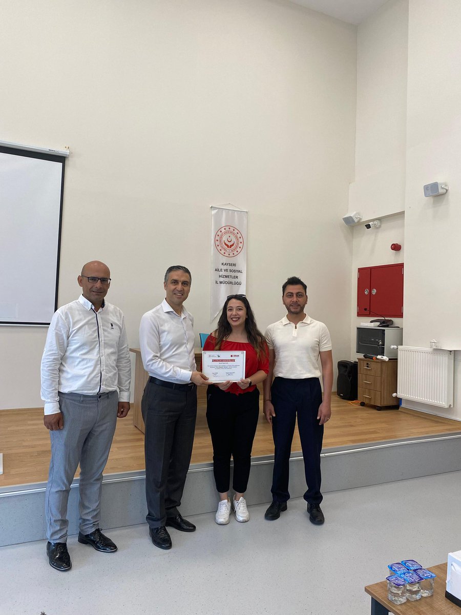 ORANKalkinma's tweet photo. Develi Engelsiz Yaşam Merkezinde verilen PCM Eğitimi için sertifika töreni düzenlendi. Sertifika Törenine Ajans Genel Sekreteri İbrahim Ethem ŞAHİN, Kayseri Aile ve Sosyal Hizmetler İl Müdür Yardımcısı Ahmet Emin Keleş ve Develi Engelsiz Yaşam Merkezi Müdürü Erdem DOĞAN katıldı. https://t.co/I7hmSl4DBr