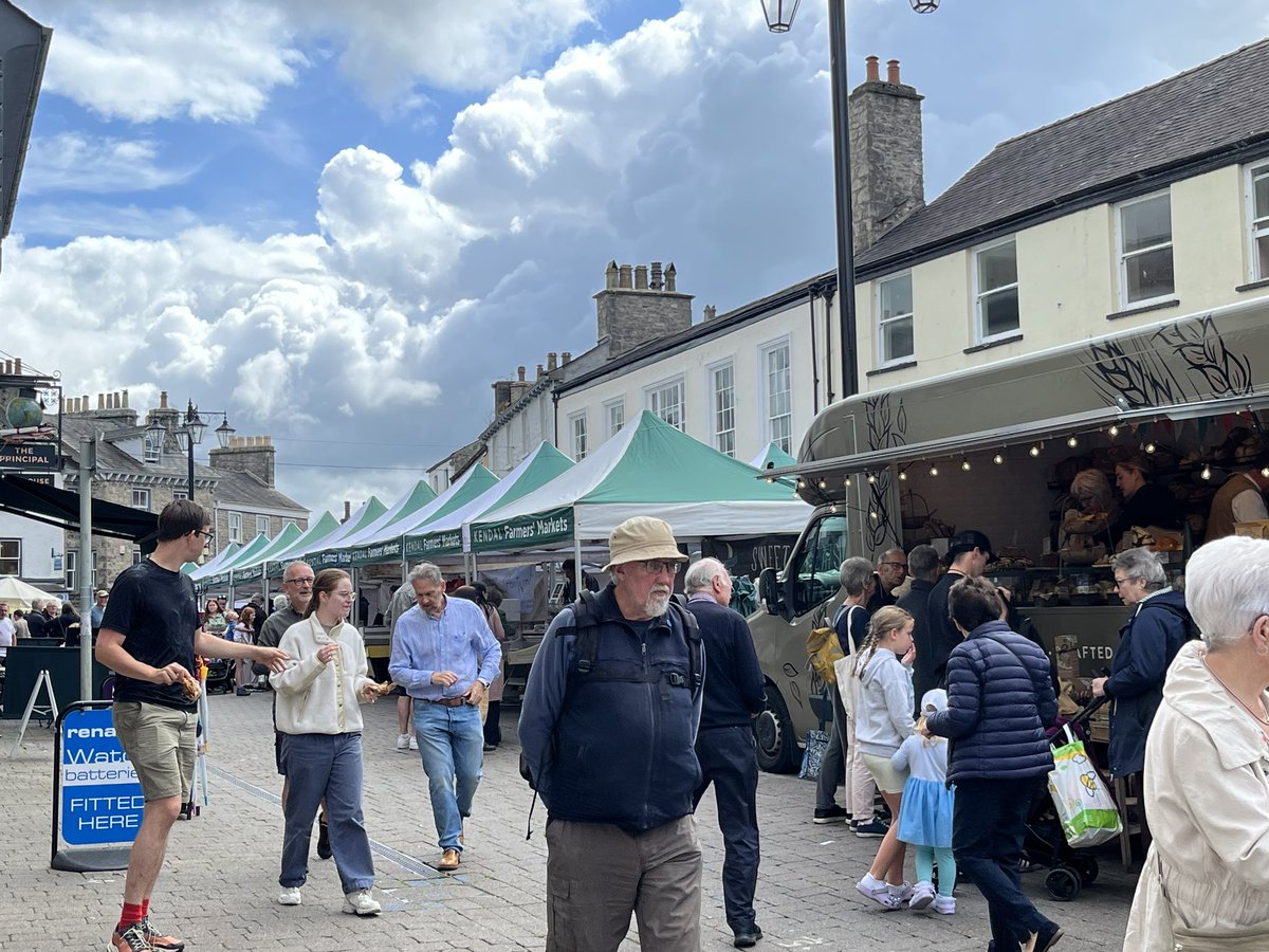 CazGraham1's tweet photo. Chick alert! Farm to Fork day at #Kendalfarmersmarket. The sun’s shining, the crowds are out, the produce is top notch as ever. @Sillfieldfarm @lovinglyartisan @ThornbyMoor @mrskirkhamslanc https://t.co/aOk7DDfYSK