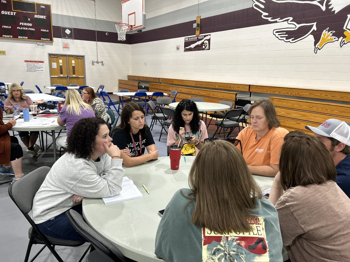 systematicpbl's tweet photo. I enjoyed presenting Project Based Learning with Fentress County teachers in Tennessee yesterday. I think it went pretty well considering I found out when I got there that I was following Gerry Brooks. 😳 
@theTSIN @BC_nickcarter https://t.co/yDtIfeumZW