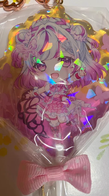 今年の夏コミケでみくるちゃん新衣装でキャンディーアクキーを作ってみました。キャンディっぽくてプクッとしたアクリル板で可愛いみくるちゃんの配信よく見て応援してくださる方限定で、コミケ絶対来れる方、値段は検討中なのですが取り置きしますのでDM下さいね。