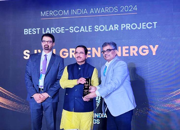 SjvnLimited's tweet photo. SJVN’s renewable arm SGEL has emerged as winner in two categories of 4th Annual Mercom India Awards. Hon’ble Union Minister for N&amp;RE, Sh. Pralhad Joshi presented awards to winners during Mercom India Renewables Summit 2024 in New Delhi.
#sjvn @mnreindia @MinOfPower @power_pib https://t.co/Q2buq8AxY6