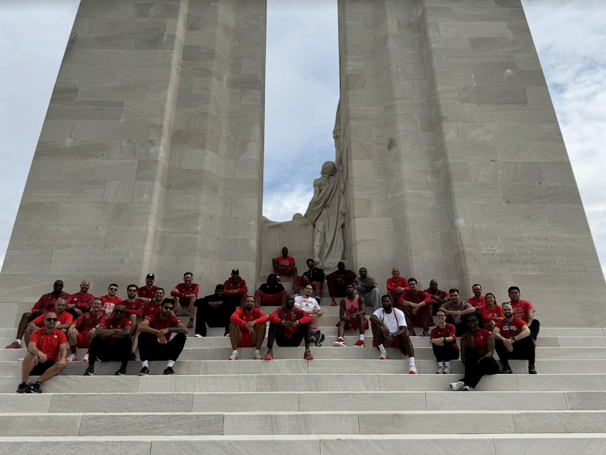 ArashMadani's tweet image. Canada's national men's basketball team visited Vimy Ridge yesterday. Real unique experience for players and staff.
 
A real history lesson and true team-building exercise for the group before play opens tomorrow vs Greece.
 
That's SGA and Olynyk laying a wreath at the monument