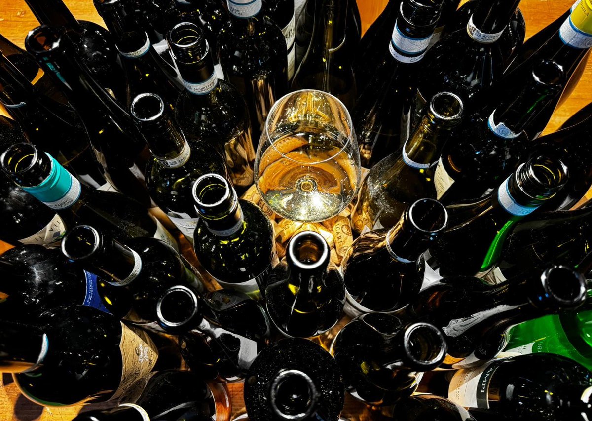 WineNewsIt's tweet photo. Il #Verdicchio “delle #Marche” (#Matelica e #Jesi) sarà il protagonista del prossimo approfondimento de “#IQuaderniDiWineNews” (che uscirà questo sabato27 luglio, ore 14), con gli #assaggi dello staff WineNews: i commenti sui Verdicchio, approfondimenti sul #territorio e le immancabili incursioni su #ristorante, #cantina e #prodottolocale