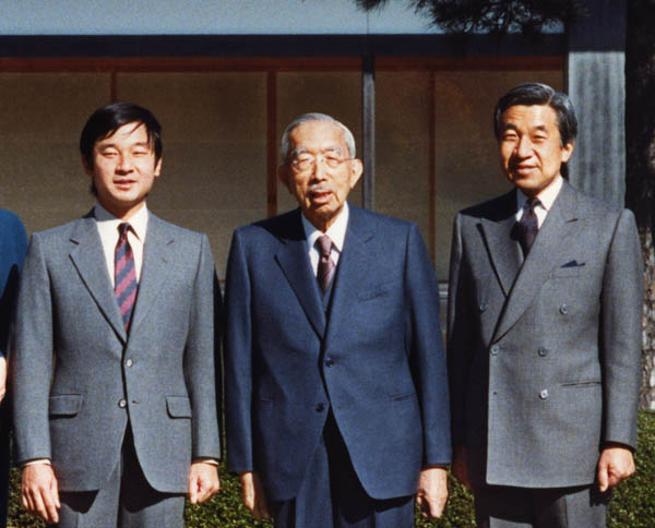 toranpu20's tweet photo. ①
日本の国家予算は毎年 450兆円。
国民の税金50兆円+法人税(大手企業は無）
足りないお金は生命保険！
💴
赤ちゃんの出生届で生命保険に加入。
国民1人死亡で1500万円。
大蔵省が掛け金を(税金)、受取り人は天◯。
💴
日本の死亡者は毎年
170万人～200万人×1500万円＝3京円前後が天◯に入
る。⇓② https://t.co/GXVPGfabOc