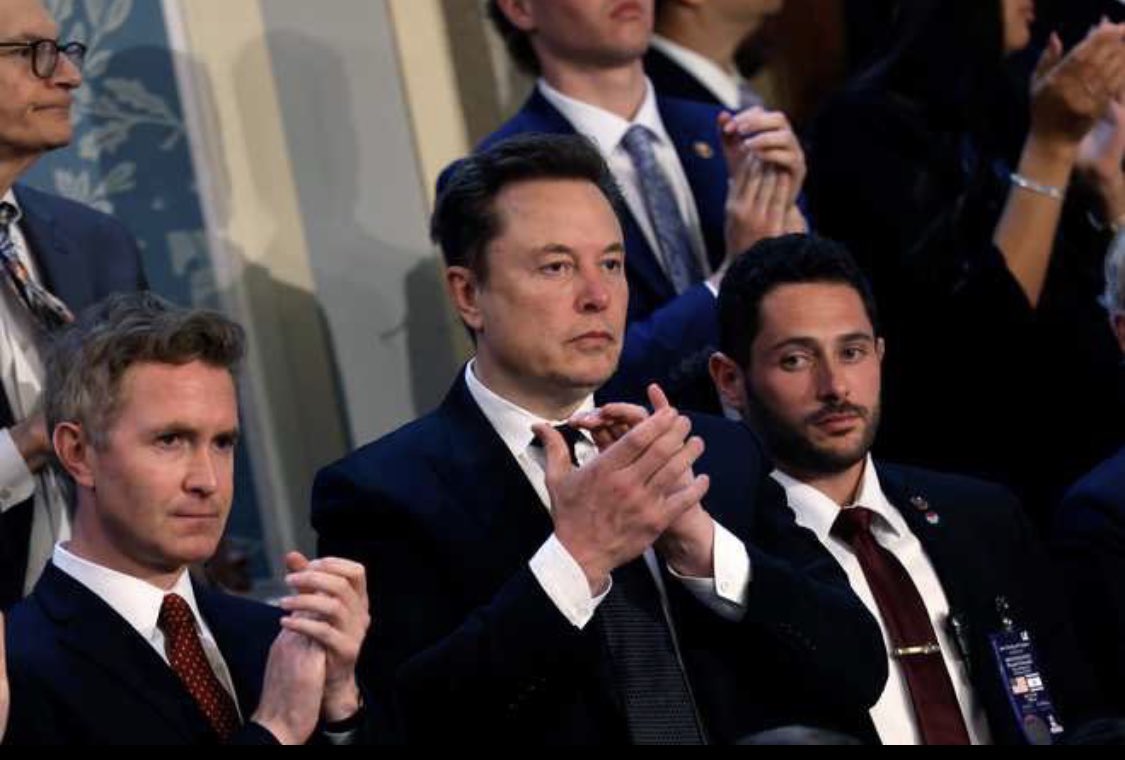Dünya Tarihinin en zengin kölesi 
#ElonMusk