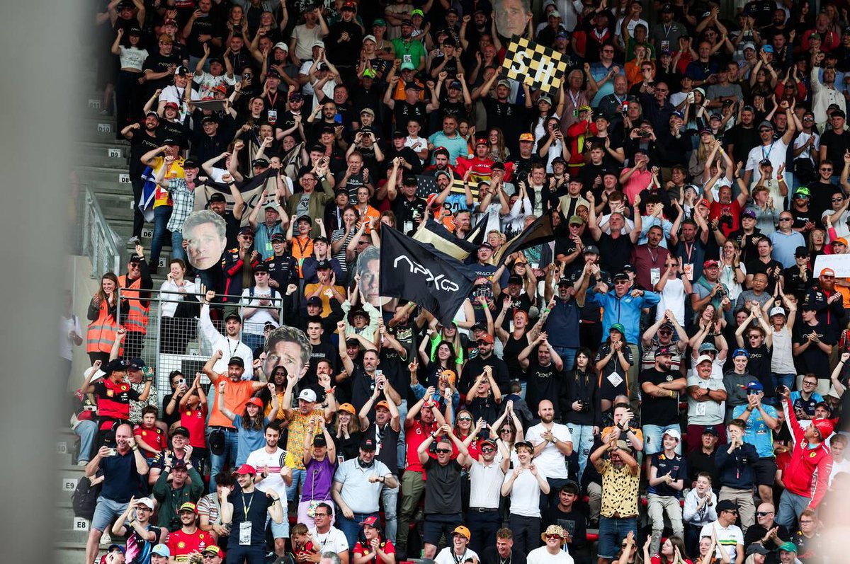 APXgpF1Team's tweet photo. The best moment at Belgium, thanks for the support, guys 😍

#F1 #Formula1 #APXGP #ApexGP #f1Movie #F1Film #APXGPF1 #Apex #SpaFrancorchamps #BelgianGP #Belgium #Spa #EauRouge https://t.co/kSlUGDZDIg