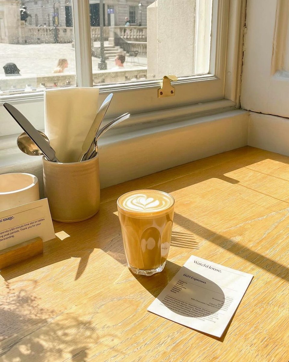 kimseoyeoo's tweet photo. 항상 가보고 싶었던 카페에서의 커피타임 ☕️
큰 아치형 창문과 너무나 매력적인 전망이 있는 공간 -.

풍미 가득한 진한 라떼 한 잔, 화이트 노이즈,
아무 생각 없이 창문에 비친 풍경을 그저 바라보는 것. 지금 이 순간이 나에게는 소소한 행복입니다 ✨ https://t.co/znUCy8Dl1Z