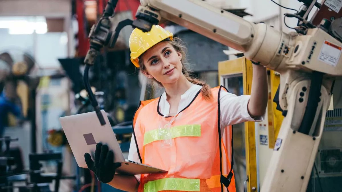 DCUEngineering's tweet photo. As the world is constantly evolving, so is the world of manufacturing🌍 Check out our #microcred on Advanced Manufacturing in Industry 4.0! From innovation to sustainable &amp; smart manufacturing to digitalisation, this programme is very beneficial
See👉 https://t.co/wamZyvKGZl @DCU https://t.co/xgUxeKLzT2