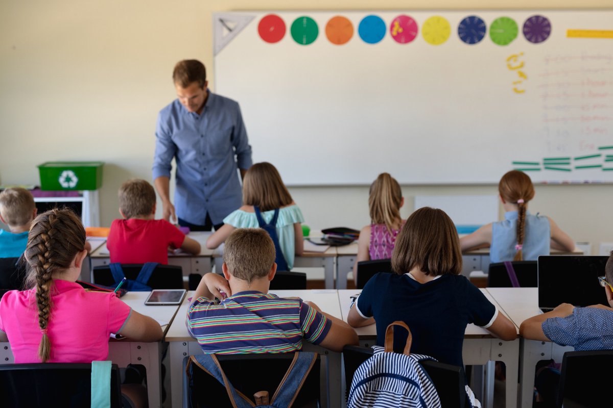 ValentinaGrippo's tweet photo. Da tempo sollecitiamo il governo e il ministro Valditara sulla necessità di stabilizzare gli idonei dei concorsi per la #scuola del 2020. Dopo un mio ordine del giorno sul tema accolto ad aprile, gli ulteriori appelli al governo e le rassicurazioni di Valditara sullo scorrimento delle graduatorie nulla è cambiato: gli idonei sono allarmati perché, dai numeri che stanno circolando, sembra che non ci sarà alcuno scorrimento se non per esigue unità di personale. La questione va affrontata con urgenza: l’anno scolastico è alle porte, mancano i docenti e non c’è traccia dello scorrimento delle graduatorie nelle prime assegnazioni. #Azione #Valditara