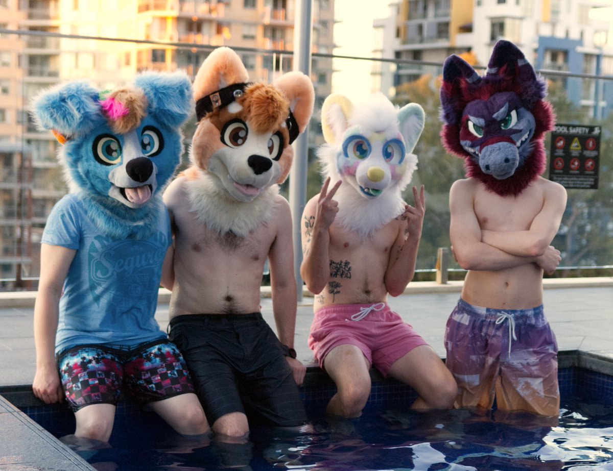 Just a couple of Pool Puppies :3
📷 Me 
#FursuitFriday #aurawra2024