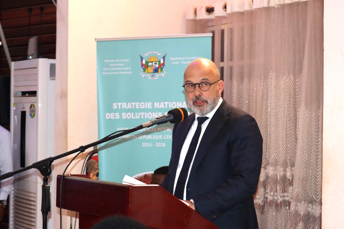 PNUD_RCA's tweet image. Lancement de la Stratégie Nationale des #SolutionsDurables 2024-2028 en 🇨🇫. La #RCA &amp;amp; les @RcaUnct engagées à améliorer les conditions de vie des déplacés/réfugiés/communautés hôtes à travers l&apos;accès aux infrastructures de base, services sociaux &amp;amp; aux programmes de développement.