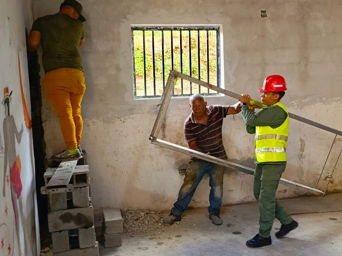 RT || GJ. <a href="/dhernandezlarez/">GJ. Domingo Hernández Lárez</a> El pueblo un día vio la luz y jamás se dejará engañar ni someter nuevamente ! 
#BricomilesEnAcción !
#IntegrarEsVencer