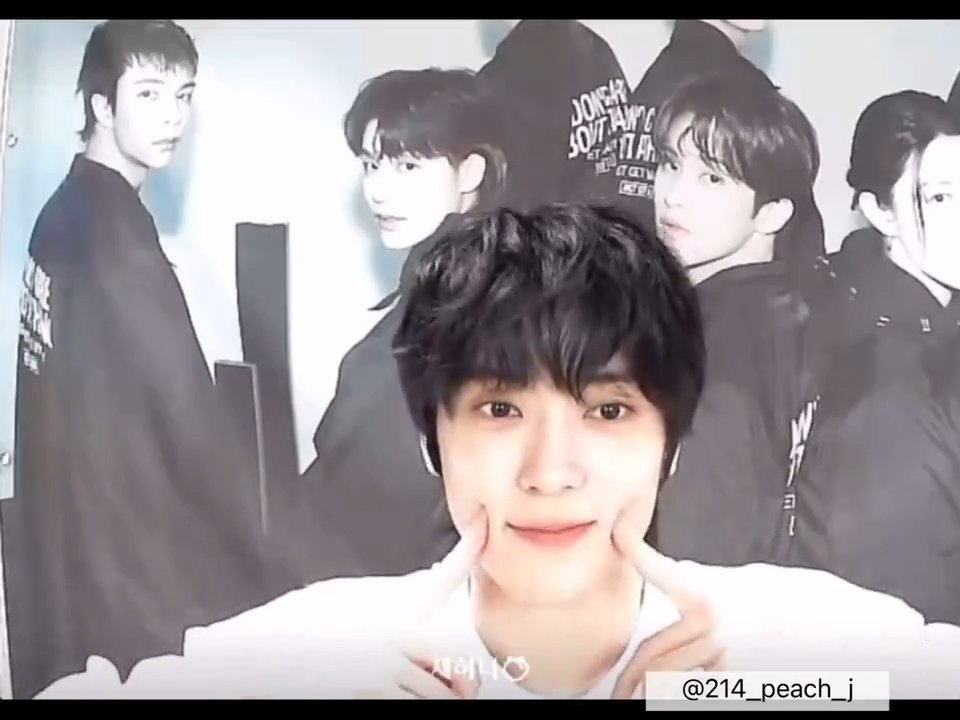 aquariusjjh's tweet photo. 어뜨케 너무 귀여워 https://t.co/i9dsa87cK6