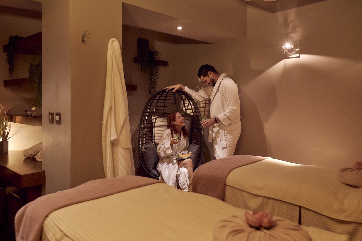 Relax and rejuvenate at Escape Spa, try out one of our famous facials or melt your stress away with a calming massage 🌸🧖‍♀️

Book your spa day now and unwind in luxury at The Imperial Hotel:
phorest.com/salon/theimper…