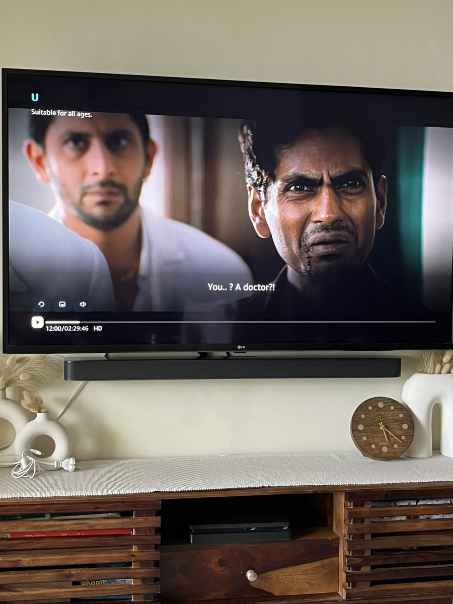 OjasJani's tweet photo. @Nawazuddin_S sir kya expression hai 😂 https://t.co/DBILl0WTxM