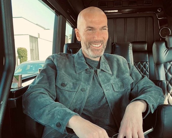 GossipRoomOff's tweet photo. 🚨 Zinédine Zidane est à Paris !

La légende de l’Équipe de France pourrait être le dernier relayeur de la Flamme Olympique. 🔥 #Paris2024  #ceremoniedouverture  #JO2024 https://t.co/Q7l94BRXMq